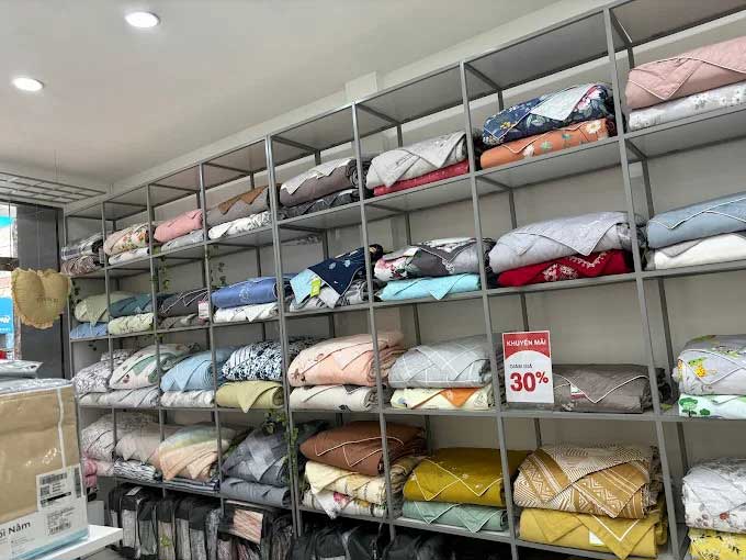 Bên trong Showroom Everon 85 An Dương Vương - Phường 8 - Quận 5
