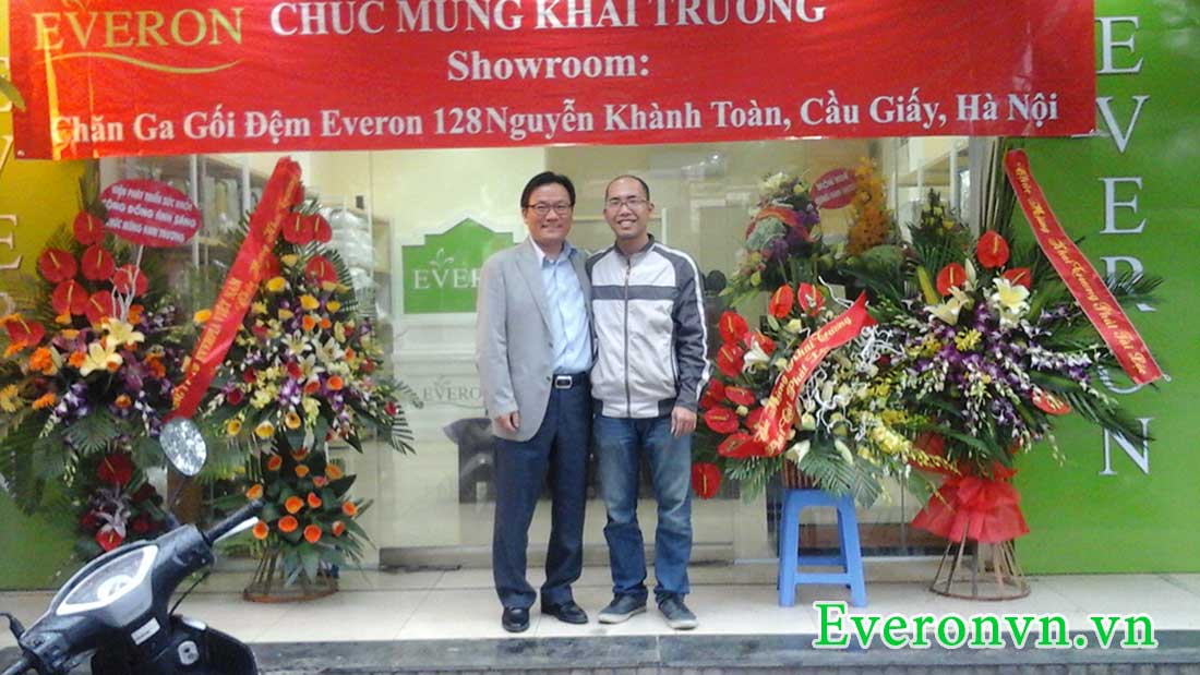 Phó Tổng Giám Đốc dự khai trương Showroom ngày 09/04/2015